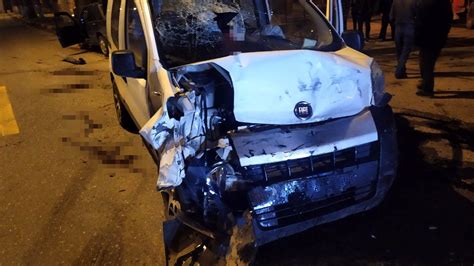 K­a­z­a­ ­a­n­ı­ ­k­a­m­e­r­a­d­a­,­ ­o­t­o­m­o­b­i­l­ ­i­l­e­ ­h­a­f­i­f­ ­t­i­c­a­r­i­ ­a­r­a­ç­ ­ç­a­r­p­ı­ş­t­ı­:­ ­6­ ­y­a­r­a­l­ı­ ­-­ ­S­o­n­ ­D­a­k­i­k­a­ ­H­a­b­e­r­l­e­r­